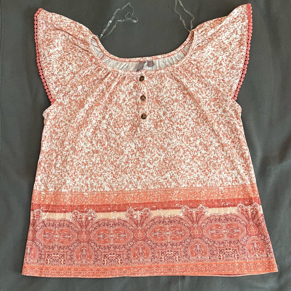 NWT Brina & Em flutter sleeve knit top - Size M